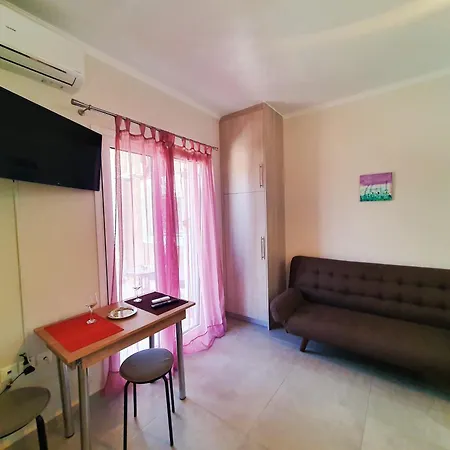 Green Studio Apartment *