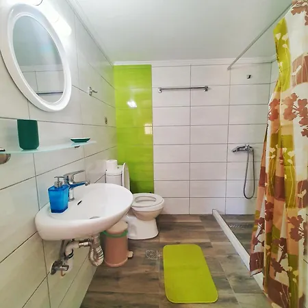 Green Studio Apartment *