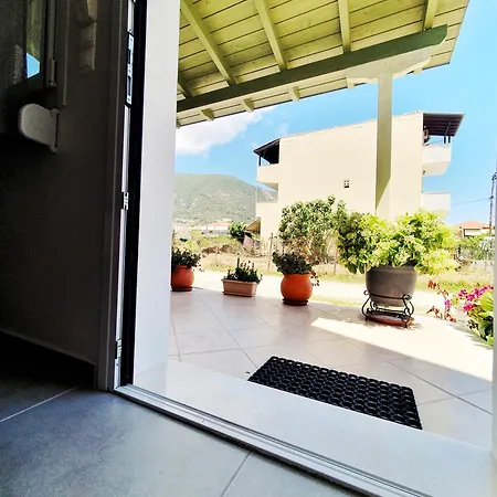Green Studio Apartment *